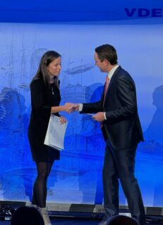 Zum Artikel "Dr. Katharina Kolb erhält den VDE Bayern Award 2023"